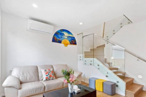 Ventura Retreat Townhouse with Parking and Patio Auckland